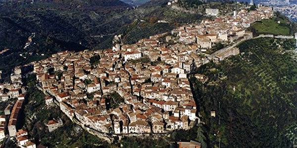 Segni: la complessa bellezza dell'accoglienza